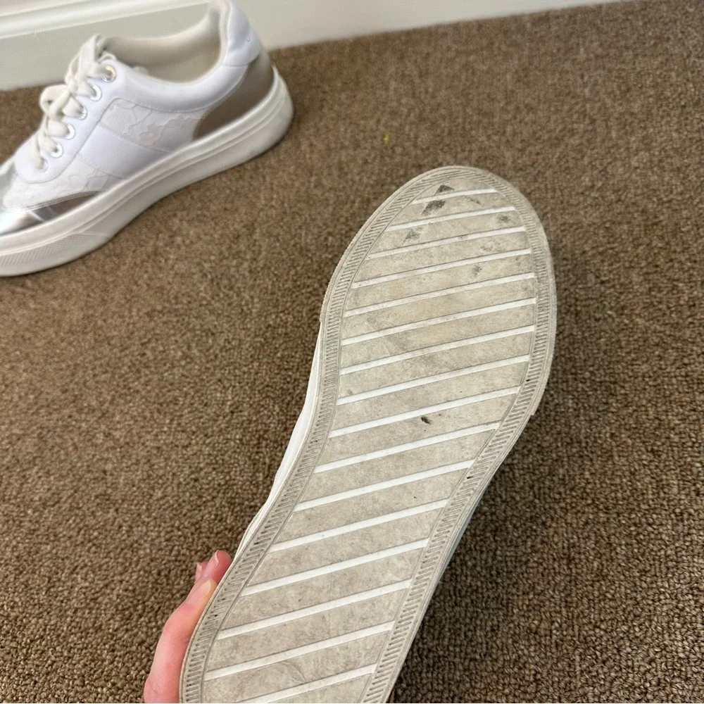 J/ Slides Metallic Trim Platform Sneaker 9.5 Women's